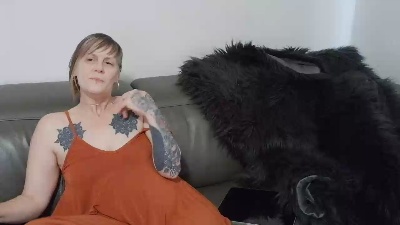 GoddessReign live cam on Cam4