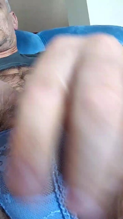 GoodBoyHereWeGo live cam on Cam4