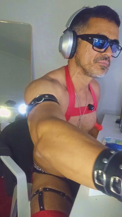 Gooner_Daddy live cam on Cam4