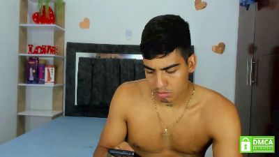 Grace_and_Milo live cam on Cam4