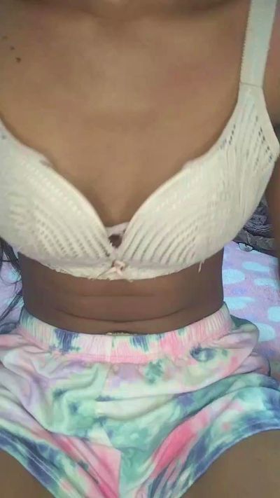 Gracia01 live cam on Cam4