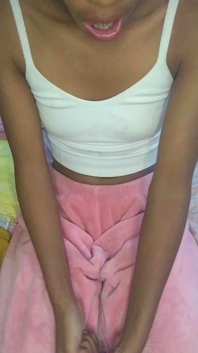 Gracia01 live cam on Cam4