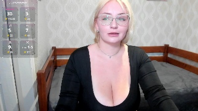 GreenEyesN live cam on Cam4