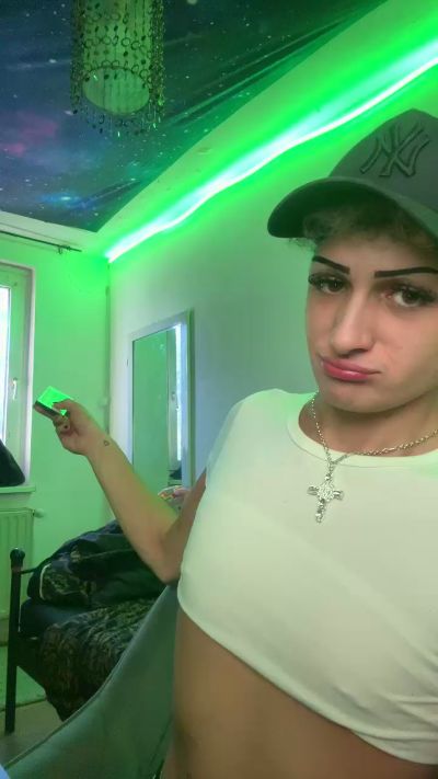 Greenbaby live cam on Cam4