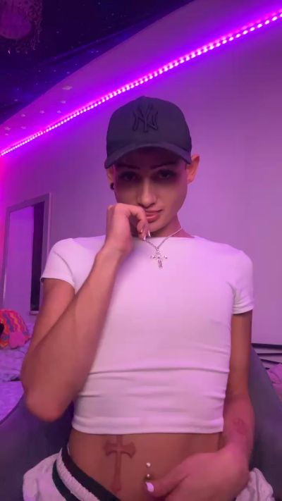 Greenbaby live cam on Cam4