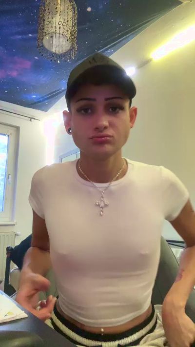 Greenbaby live cam on Cam4