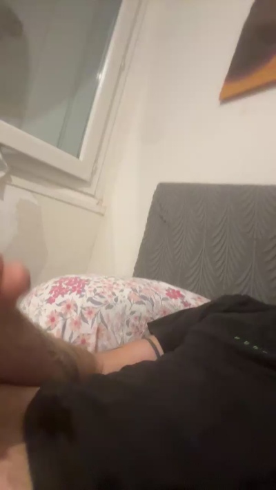Grossbite26 live cam on Cam4