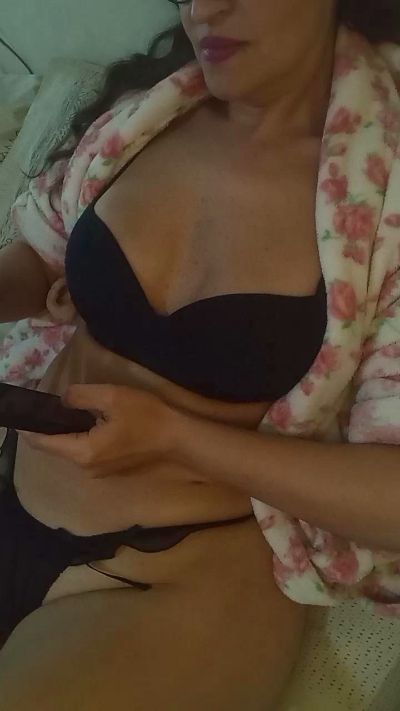 GuadaGatita live cam on Cam4