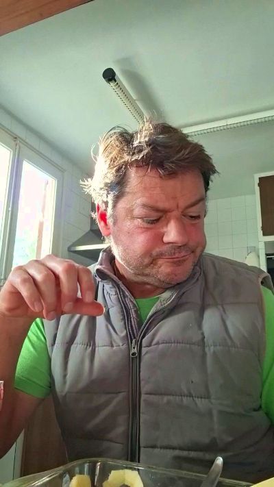 GuapetonBCN1966 live cam on Cam4