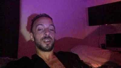 Guarro696 live cam on Cam4