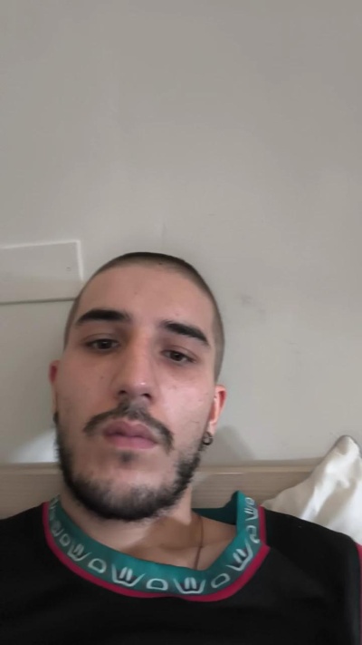 Gufetto99 live cam on Cam4
