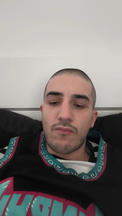 Gufetto99 live cam on Cam4