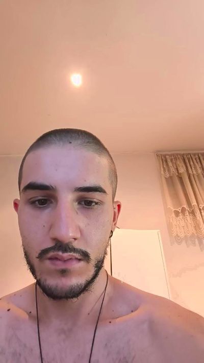 Gufetto99 live cam on Cam4