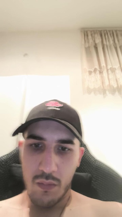 Gufetto99 live cam on Cam4