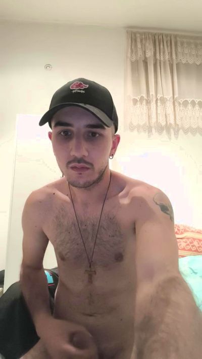 Gufetto99 live cam on Cam4