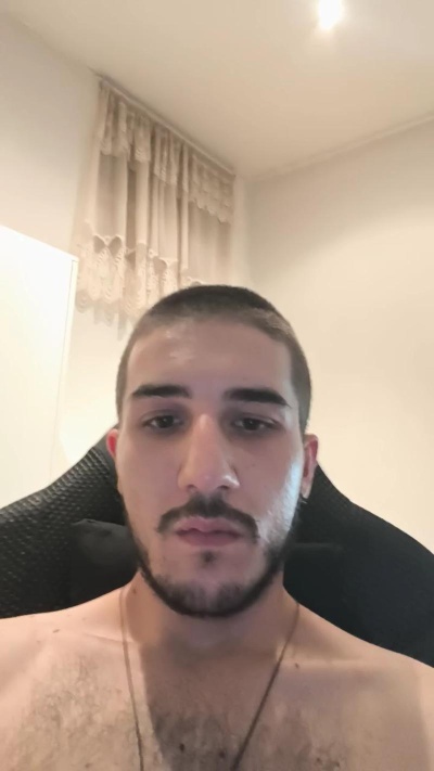 Gufetto99 live cam on Cam4