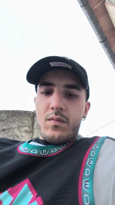 Gufetto99 live cam on Cam4