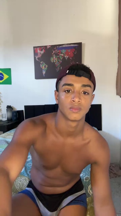 Guilherme027 live cam on Cam4