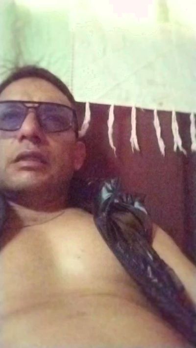 Guillermo1982 live cam on Cam4