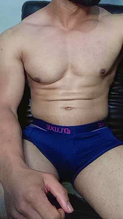 Gustavo20255 Live Webcam on Cam4