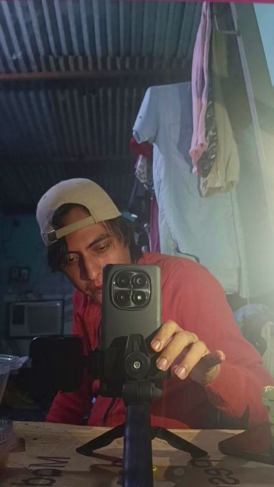 Hablahot live male webcam from Venezuela