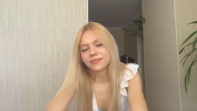 HaileyMillea live cam on Cam4