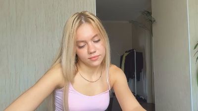 HaileyMillea live cam on Cam4