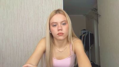 HaileyMillea live cam on Cam4