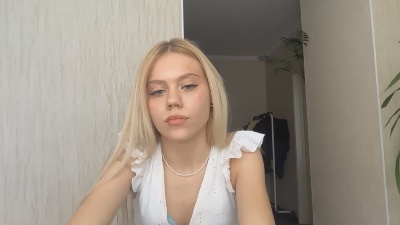 HaileyMillea live cam on Cam4