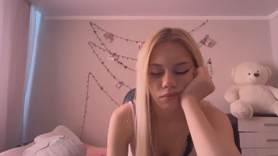 HaileyMillea live cam on Cam4