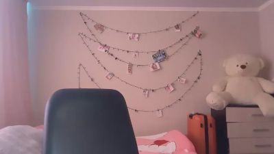 HaileyMillea live cam on Cam4