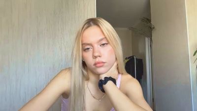 HaileyMillea live cam on Cam4