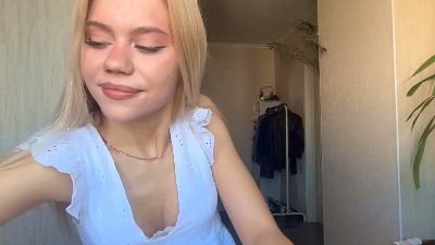 HaileyMillea live cam on Cam4