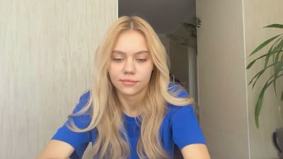 HaileyMillea live cam on Cam4