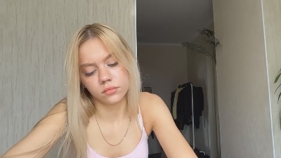 HaileyMillea live cam on Cam4