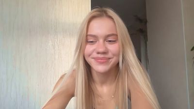 HaileyMillea live cam on Cam4