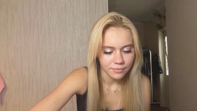 HaileyMillea live cam on Cam4