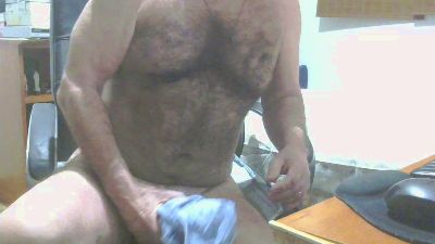 Hairyosobear live male webcam from Brazil