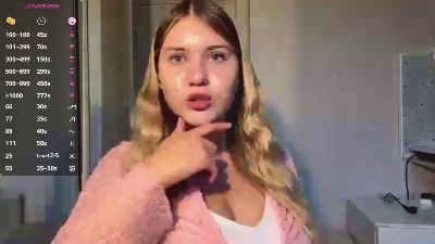 HalleyHinnen live cam on Cam4