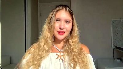 HalleyHinnen live cam on Cam4