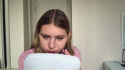 HalleyHinnen live cam on Cam4