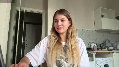 HalleyHinnen live cam on Cam4