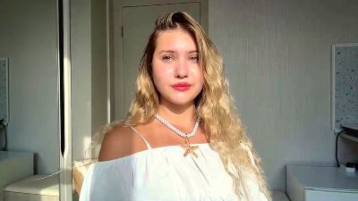 HalleyHinnen live cam on Cam4