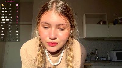 HalleyHinnen live cam on Cam4