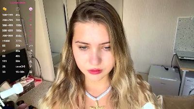 HalleyHinnen live cam on Cam4