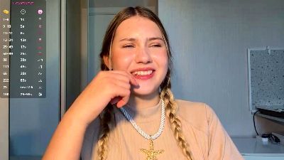 HalleyHinnen live cam on Cam4