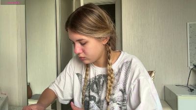 HalleyHinnen live cam on Cam4