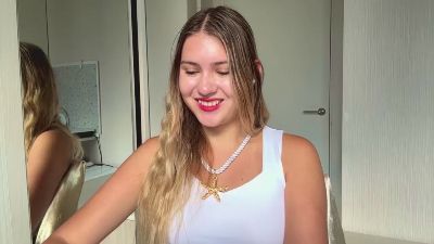 HalleyHinnen live cam on Cam4
