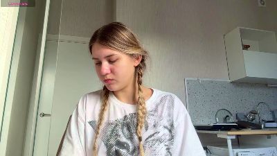 HalleyHinnen live cam on Cam4