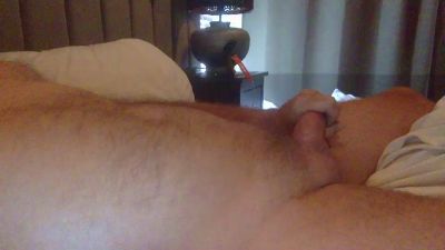 Handsolo4u live cam on Cam4